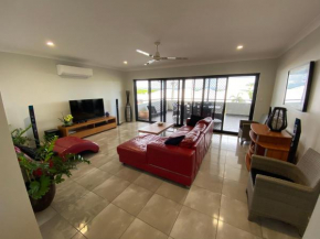  Cooktown Harbour View Luxury Apartments  Куктаун